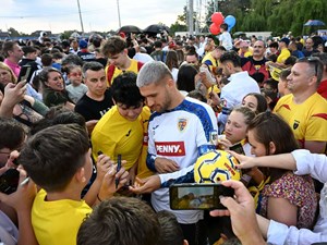 Sesiune de autografe în cantonamentul tricolorilor LOT A
